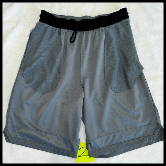 Nike DriFit 🏋🏻‍♀️🥏🏀🏈🏐Mens Shorts XL Grey with 2 pockets and drawstring waist. 👌🏼 - Picture 15 of 16